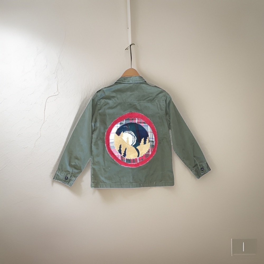 Women’s Cargo Jacket With Mountain Patch - image 4